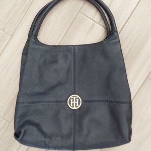 Tommy Hilfiger Navy Blue Leather Tote Handbag. Size 11x13x4